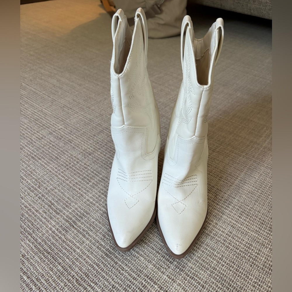 Wild Diva White Western Cowboy Boots Size 6 Block Heel Pointed Toe
